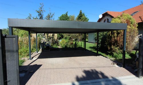 Ein montiertes Doppelcarport aus Stahl in anthrazit