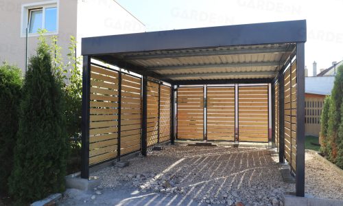 Ein Stahlcarport in anthrazit mit Holzausfüllungen