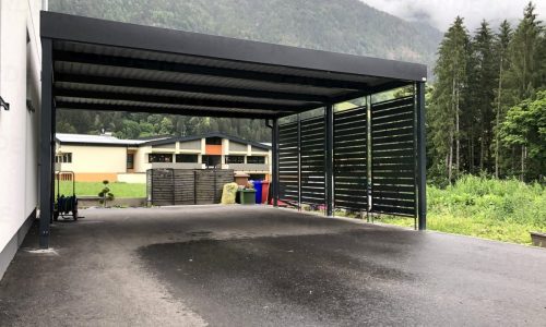 Ein breites Doppelcarport von GARDEON in anthrazit