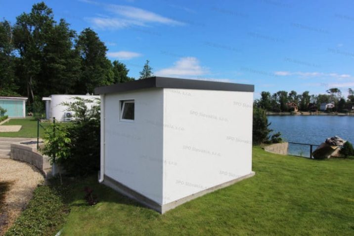 Die hintere Seite eines weißen Häuschens von GARDEON