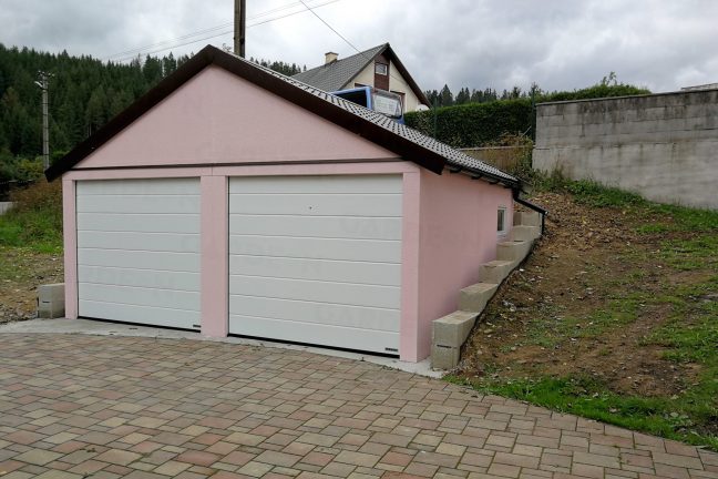 Eine rosa Garage mit Satteldach