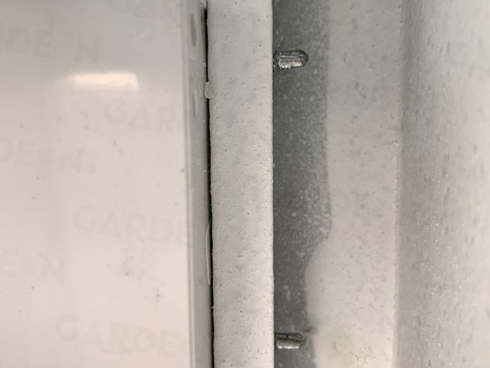 Detail an die Verankerung des Schalters in der Garage