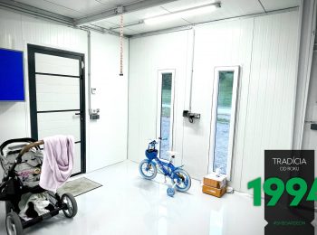 Weißer Epoxidharzboden in einer individuellen Garage von GARDEON