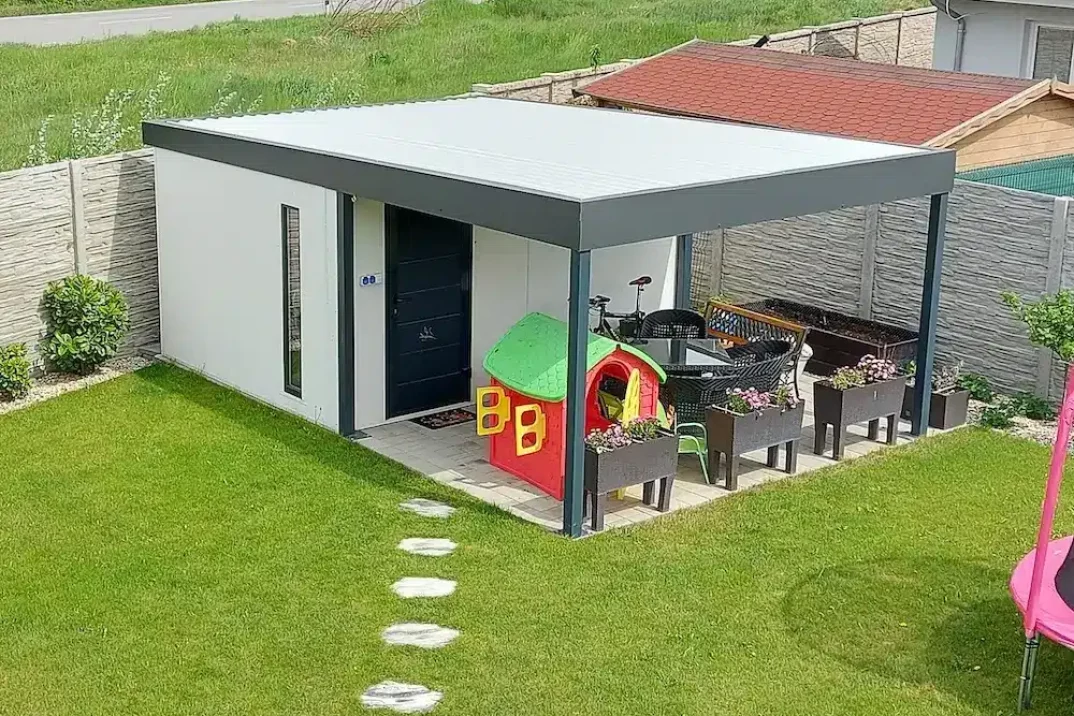 Gartenhütte GARDEON mit Überdachung vorne