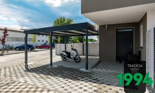 Motorrad unter dem Stahldoppelcarport GARDEON