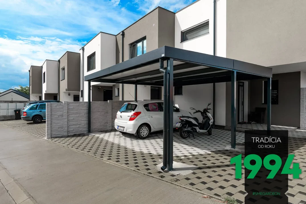 Weißes Auto geparkt under einem Doppelcarport aus Stahl von GARDEON