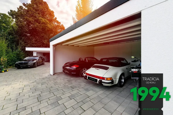 Der Innenraum einer GARDEON Doppelgarage mit Wanddämmung