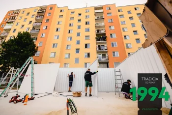 Arbeit an der Montage der GARDEON Reihengarage