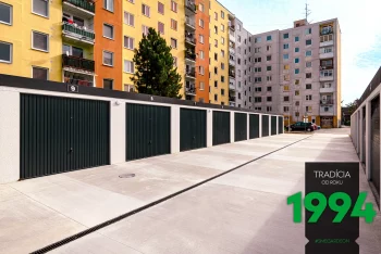 Weiße Reihengarage GARDEON mit Zubehör in RAL 7016