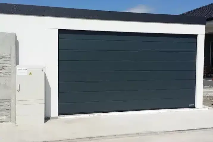 GARDEON Fertiggarage mit einem rechts versetzten Tor