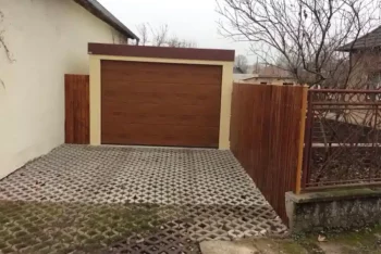 Einzelgarage bei einem Familienhaus in der Slowakei