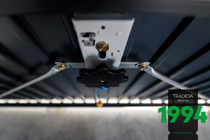 Detail - das Mechanismus bei einem ungedämmten Schwingtor von Hörmann