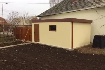 Eine GARDEON Garage mit Nebentür von Hörmann