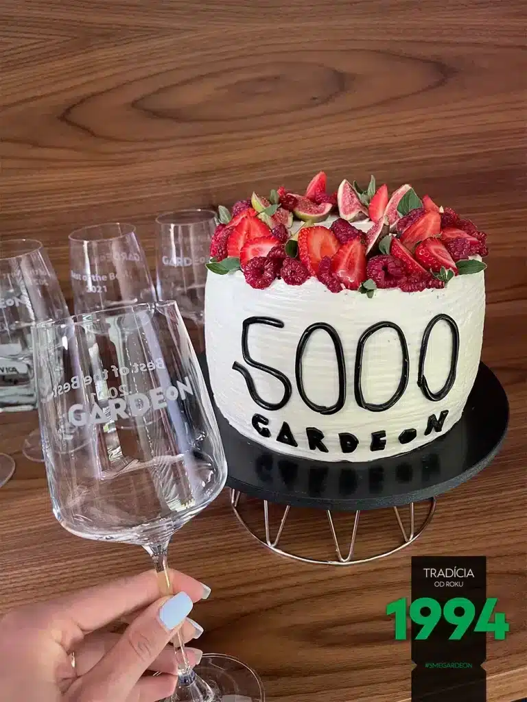 Wir feiern mit Torte unsere 5000+ Bestellungen