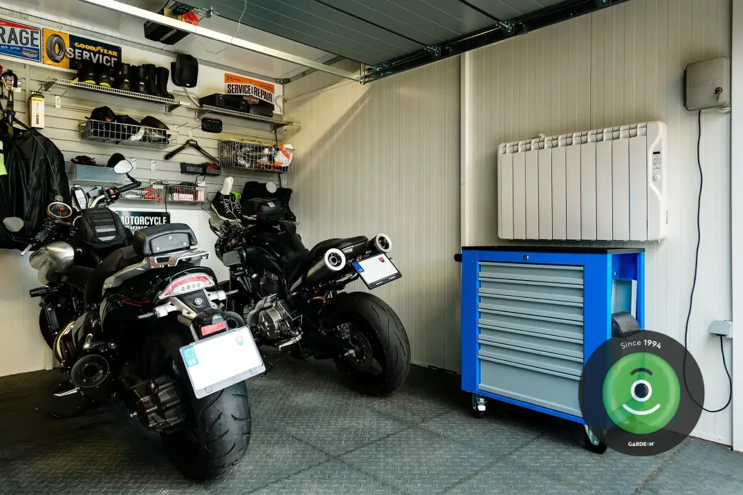 Montiertes Stahlcarport GARDEON mit Wandausfüllung