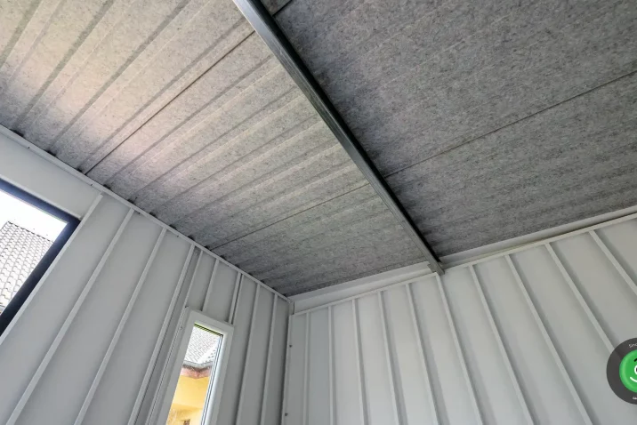 Gartenhäuschen mit Überdachung fürs Holz - Innere 2