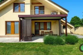 GARDEON-Pergola vor dem Haus 3