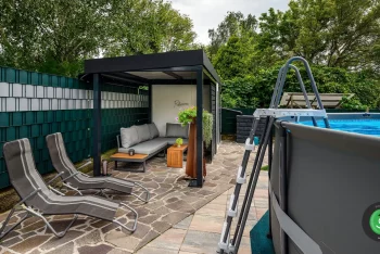 Gartenhaus mit PVC Fenster und Design-Oberlicht GARDEON