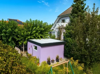 Modernes Gartenhaus in Lila und Zubehör in RAL Farbe