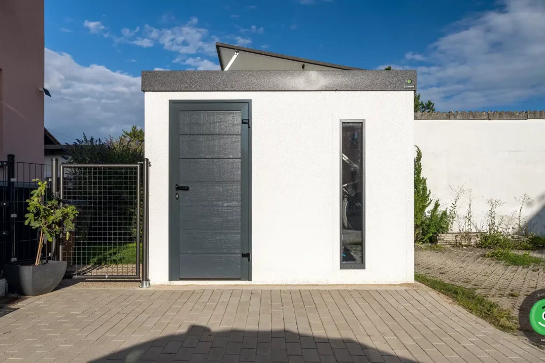 Gartenhaus mit PVC Fenster und Design-Oberlicht GARDEON