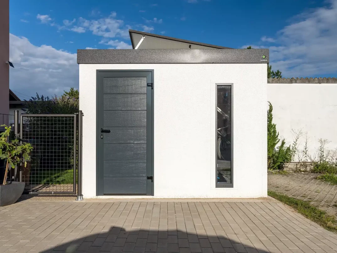 Gartenhaus mit PVC Fenster und Design-Oberlicht GARDEON