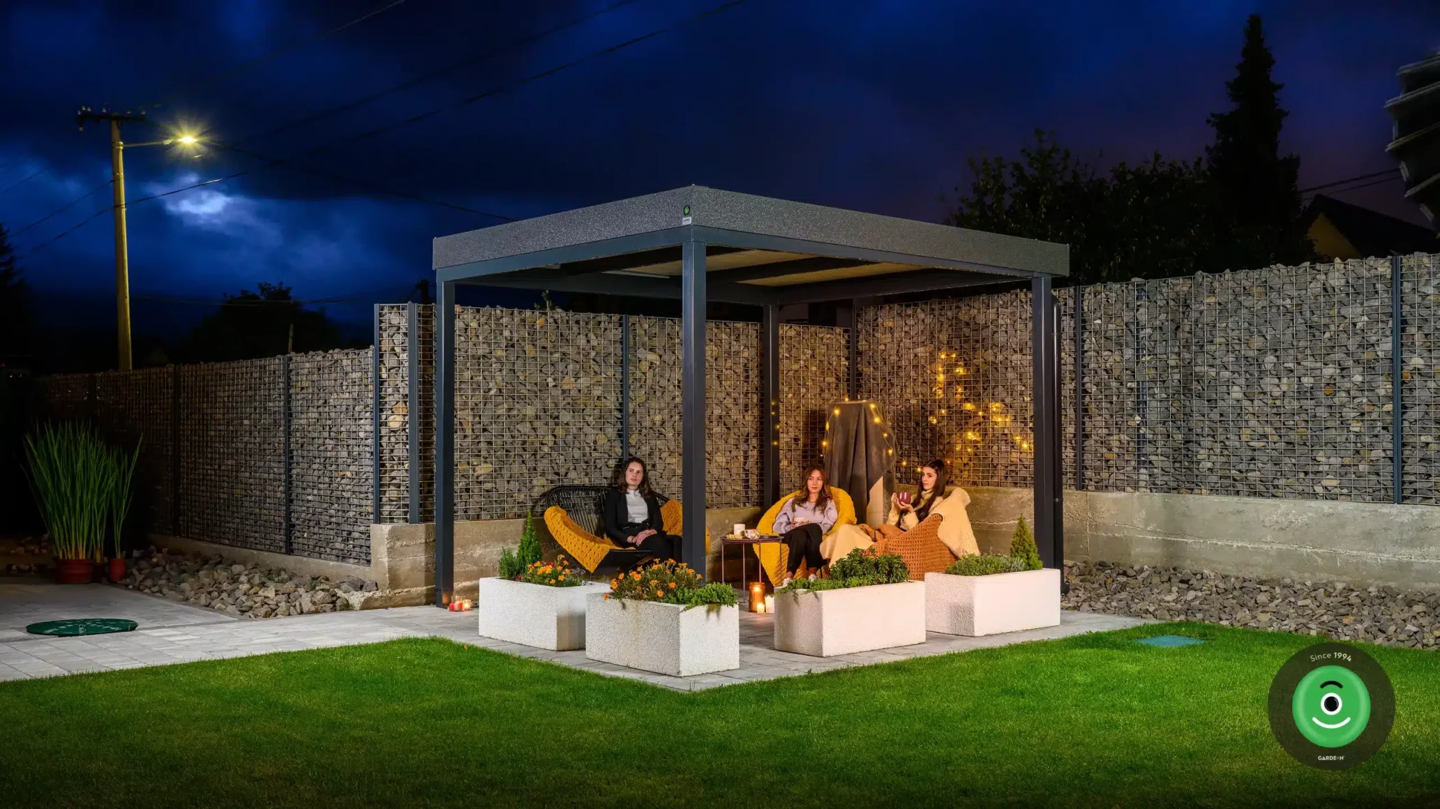 Angenehmer Abend unter der Pergola