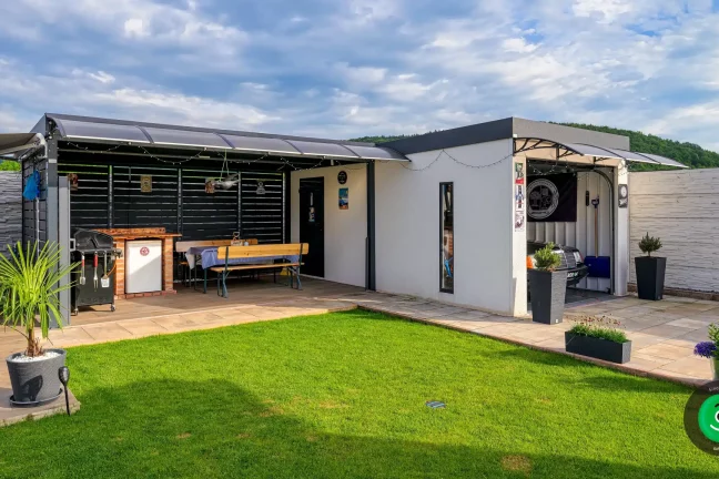 Garage für ein Fahrzeug mit Carport