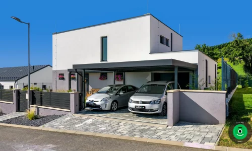 Doppelcarport mit Flachdach und elegantem Design.