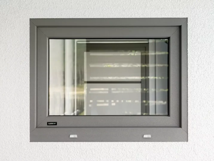 Detailfoto des Gartenhaus-Fensters