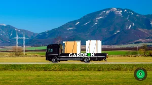 Atego Mercedes-Fahrzeug auf dem Weg zur Kundschaft