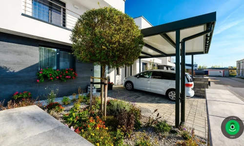 Seitenansicht des Doppelcarports