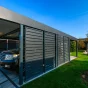 Schwarze Seitenwände für den Carport mit Platz für zwei Autos