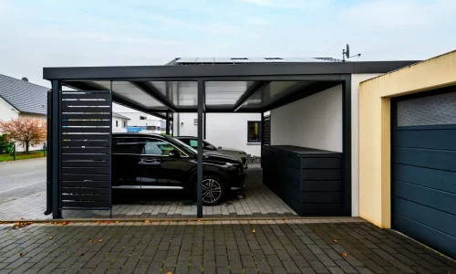 Seitenwände aus Metall für einen Carport für zwei Autos