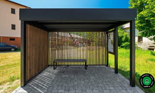 Unterstand in Form einer Haltestelle aus Metallkonstruktion.