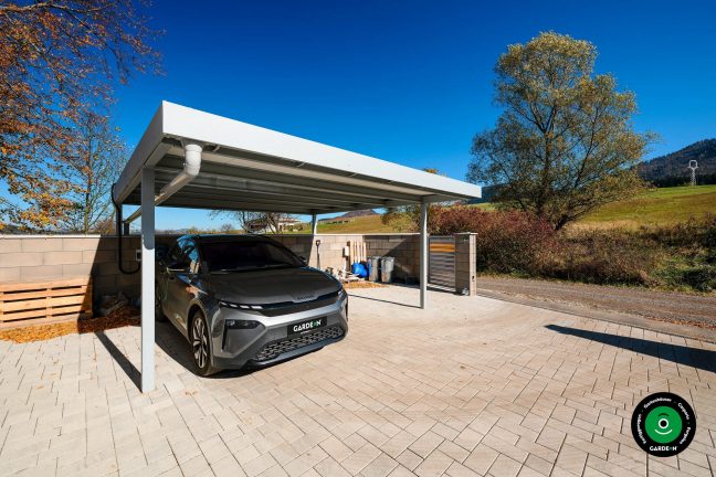 Doppelparkplatz Unterstand mit offenen Seitenwänden