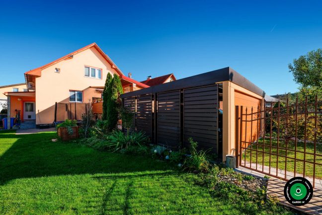 Universeller Unterstand mit Garagentor geeignet zum Parken