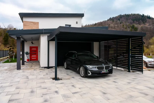 Moderner Carport in solider Bauweise und elegantem Design