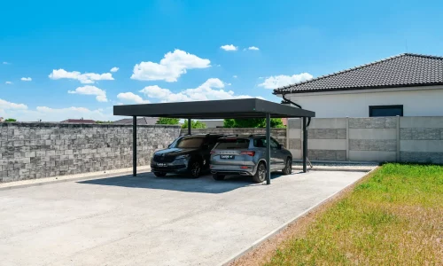 Doppelcarport in de Anthrazitfarbe mit Flachdach am Einfamilienhaus.