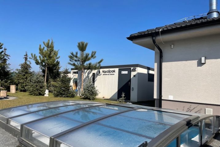 Gardeon Gartenhaus als Technikraum für den Pool – Kundenfoto
