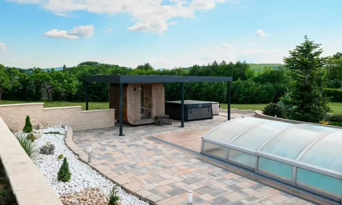 Pergola am Pool mit Abdeckung, dekorative Steine und Zierpflanzen