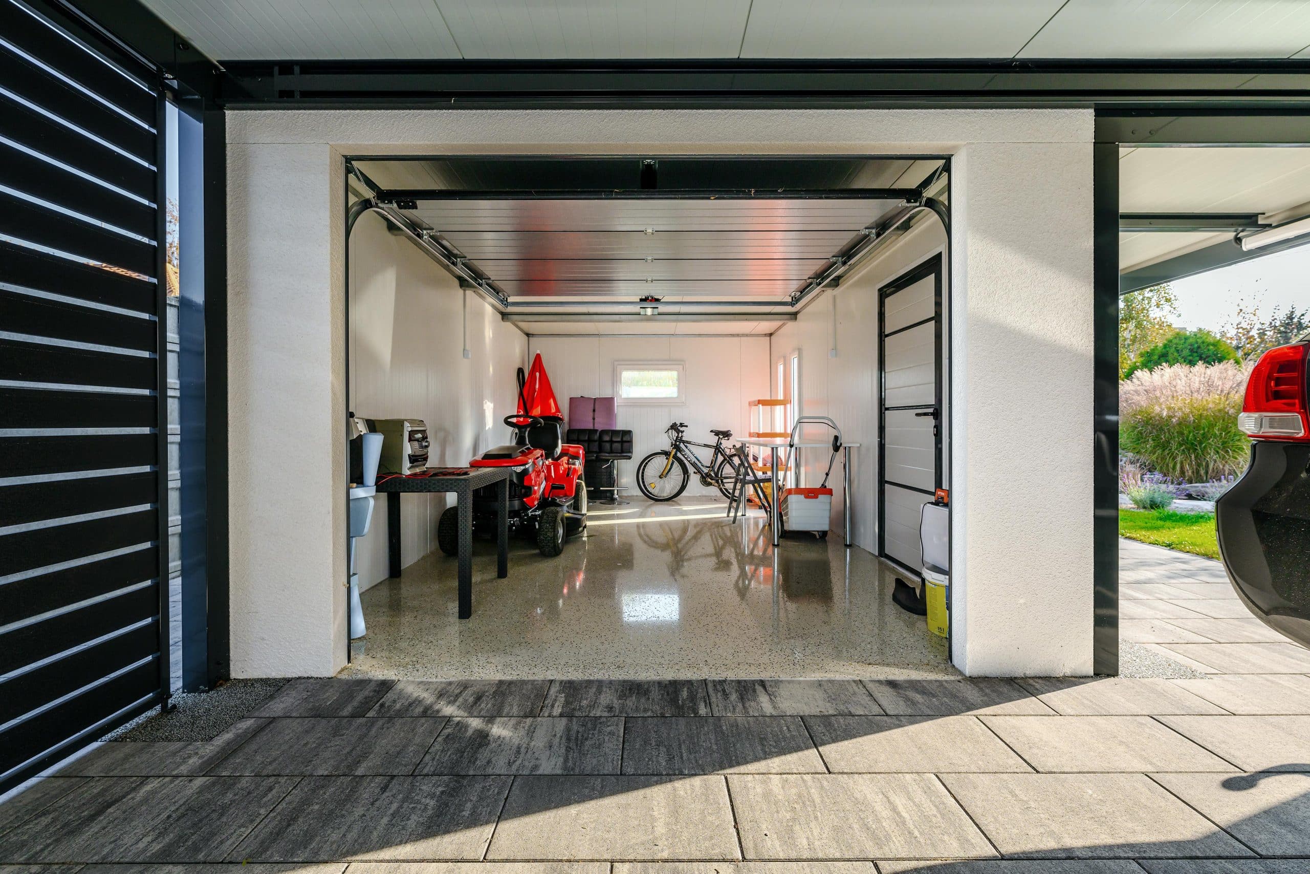 Im Innenraum der Gardeon-Garage für ein Auto