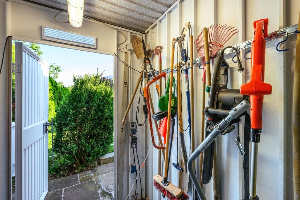 Gartenhaus mit Aufh&auml;ngungssystem